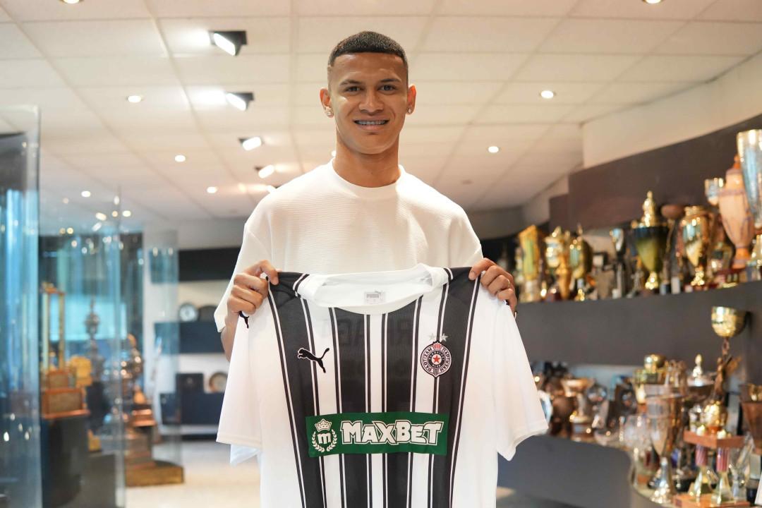 FICHAJES: Olimpia anuncia a su DT, Motagua presta jugador, UPNFM revoluciona el mercado y el futuro de Kervin Arriaga