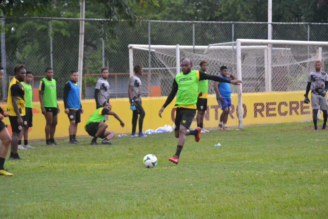 Los futbolistas claves del Génesis que construyeron el ascenso y tienen un puesto garantizado en primera división ¿Y cuántos fichajes han llegado?