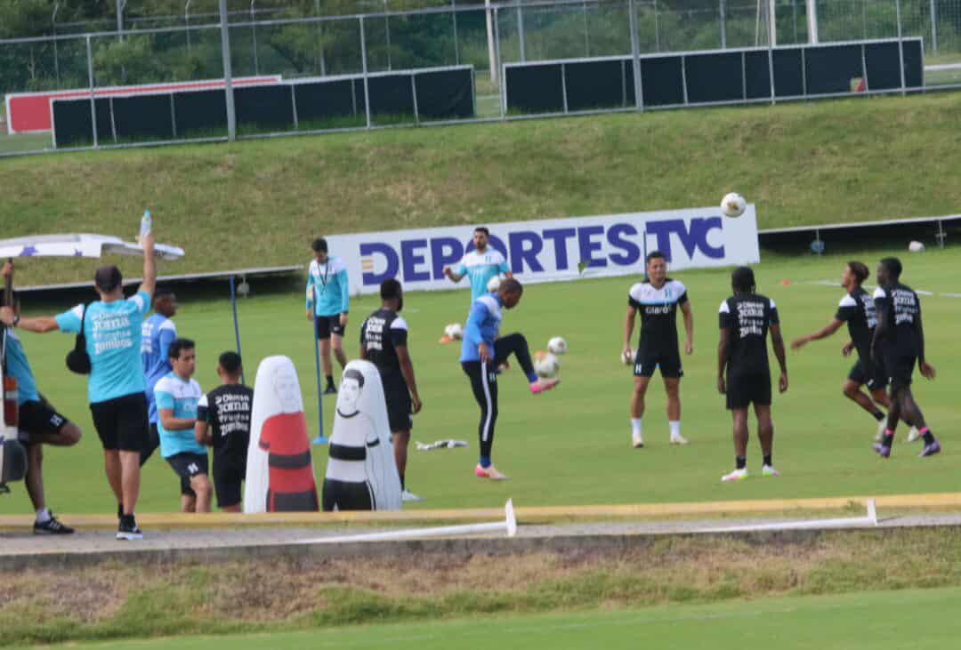 Legionario volvió a casa, la selfie de Rueda, centrados en Haití y Nicaragua en la eliminatoria: así se vivió el entreno de la Selección de Honduras