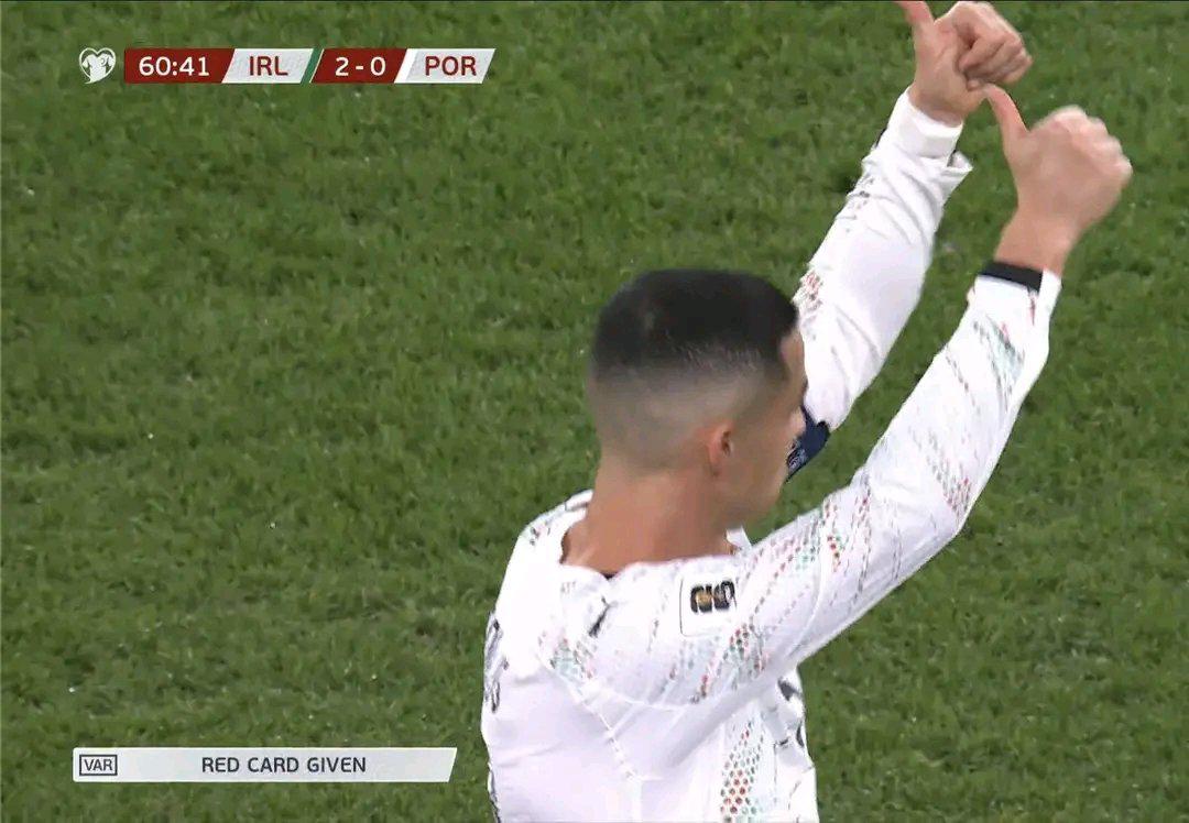 Cristiano Ronaldo recibe la peor burla tras ser expulsado, rompe un récord histórico y el feo gesto contra el árbitro