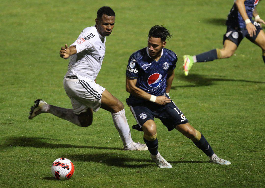 Cibao FC y su público trajeron salsa, bachata y merengue, pero en la cancha Motagua bailó sus goles al ritmo punta