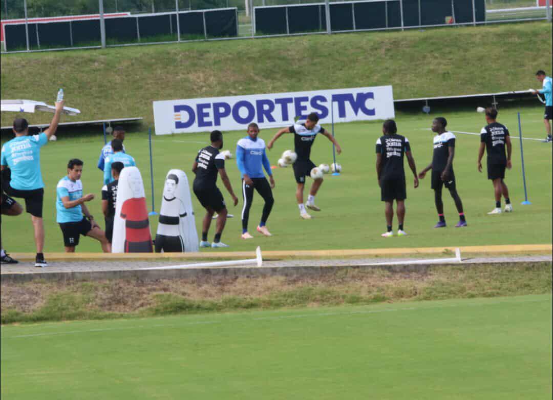 Legionario volvió a casa, la selfie de Rueda, centrados en Haití y Nicaragua en la eliminatoria: así se vivió el entreno de la Selección de Honduras