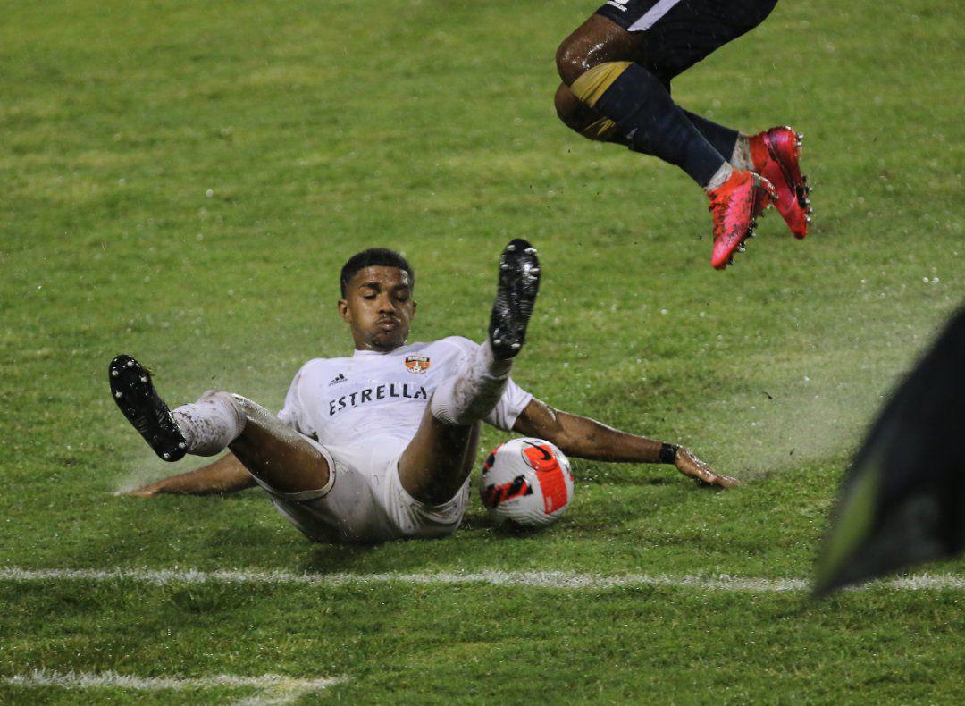 Cibao FC y su público trajeron salsa, bachata y merengue, pero en la cancha Motagua bailó sus goles al ritmo punta