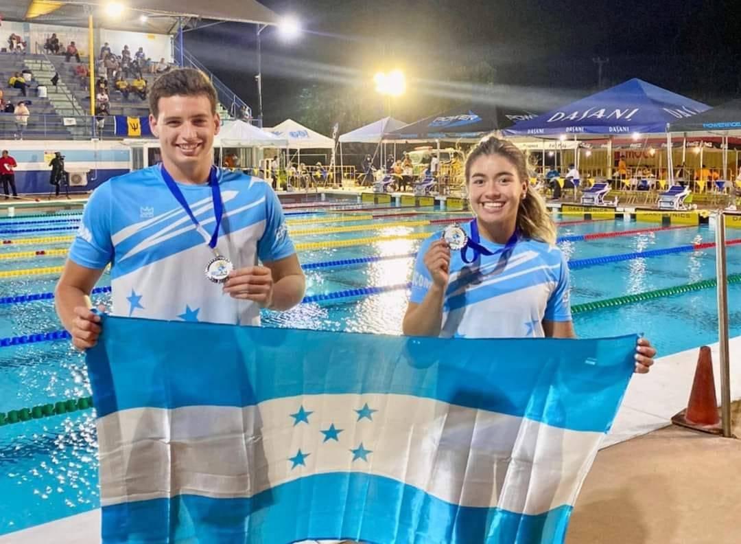 ¡Tremenda adrenalina! Más de 400 atletas de natación dieron gran batalla en campeonato de piscina en SPS