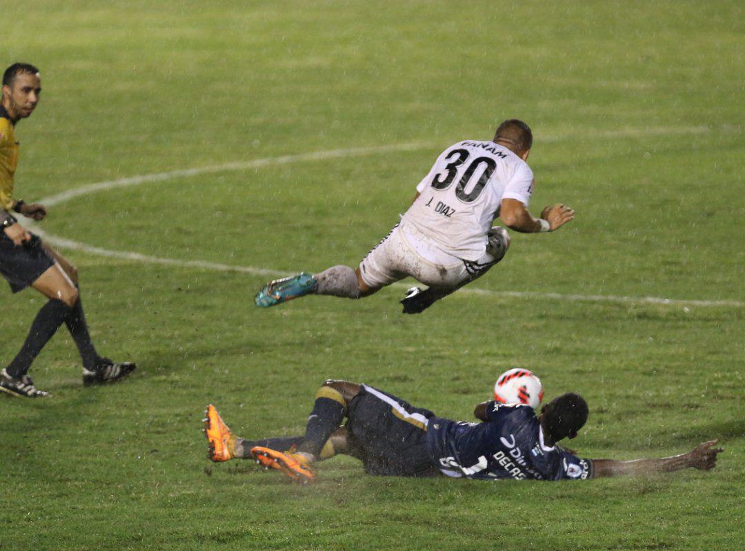 Cibao FC y su público trajeron salsa, bachata y merengue, pero en la cancha Motagua bailó sus goles al ritmo punta