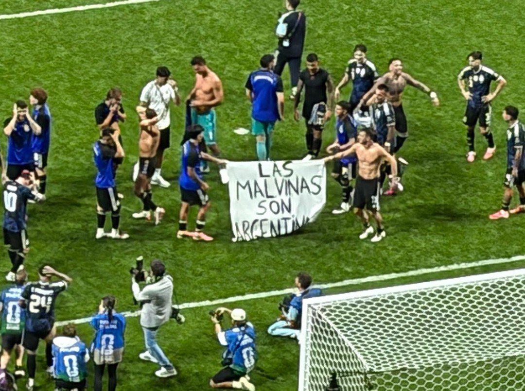 La  Polémica manta de Argentina en la cara de los ingleses y el castigo de FIFA