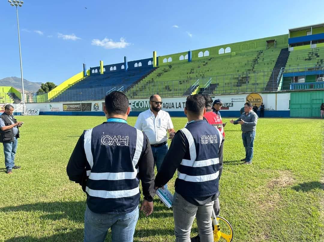 El estadio Juan Ramón Brevé Vargas de Juticalpa tendrá grama híbrida; ya iniciaron las mediciones y estudios