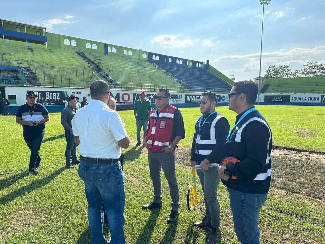 El estadio Juan Ramón Brevé Vargas de Juticalpa tendrá grama híbrida; ya iniciaron las mediciones y estudios