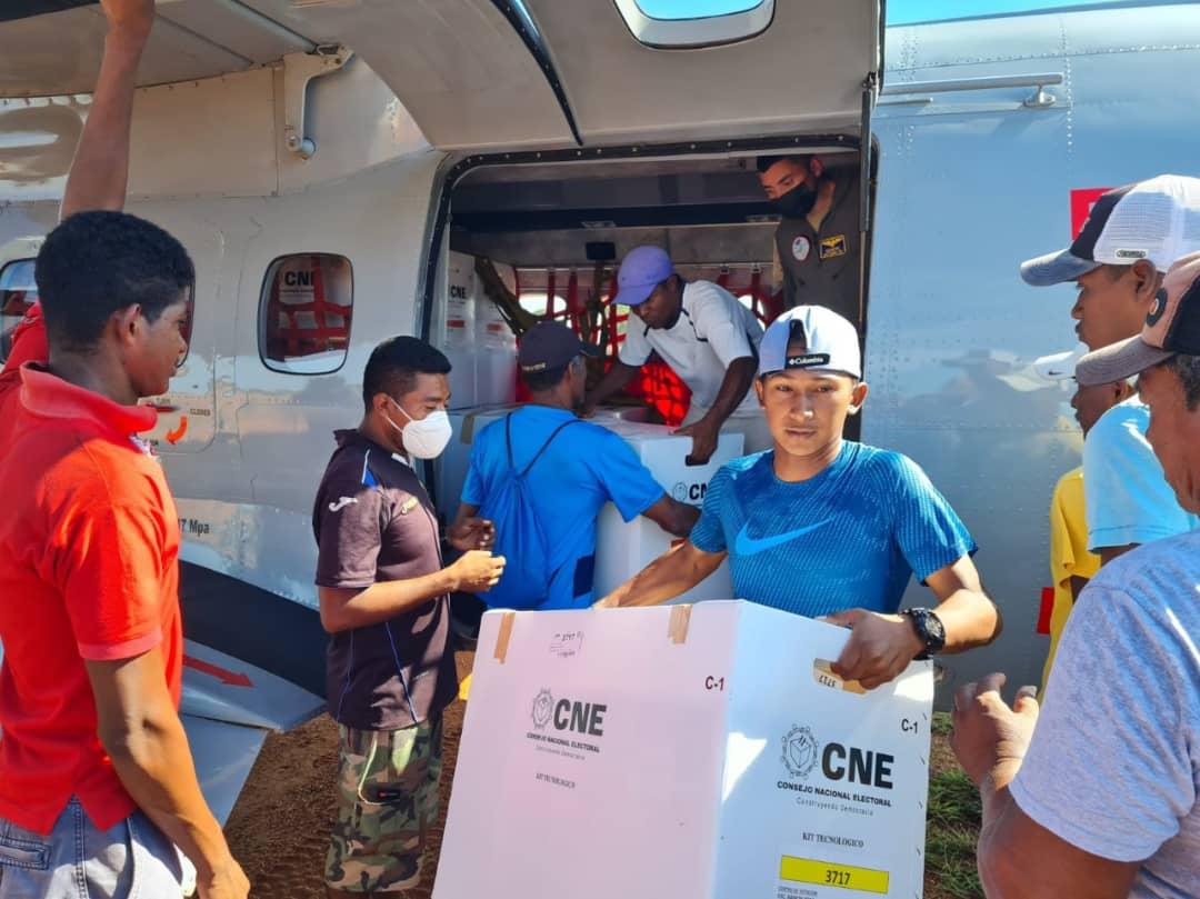 ¡En barco, avión y en burro! Así se trasladaron las maletas electorales a los lugares más recónditos de Honduras