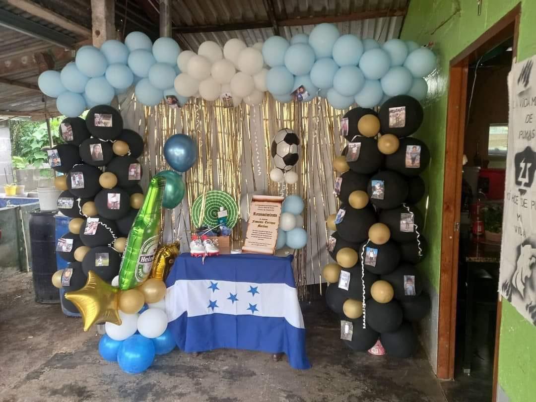 Con machete en mano y cultivando piña: Así es la vida fuera de las canchas de Francisco Martínez y su hermano árbitro