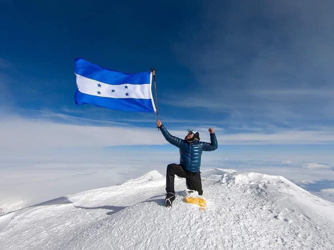 ¿Quién es Ronald Quintero? El alpinista catracho qué pasó de ser agricultor en Intibucá a llegar a la cima del Monte Everest