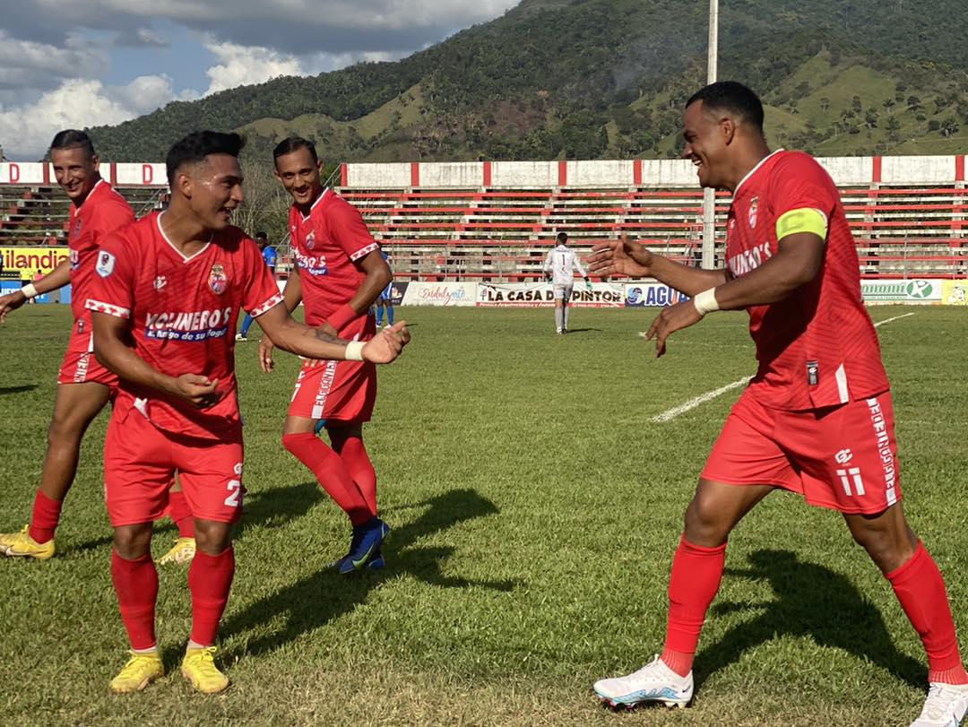 Real Sociedad viene de golear 3-0 al Victoria y se aleja del descenso en Liga Nacional.