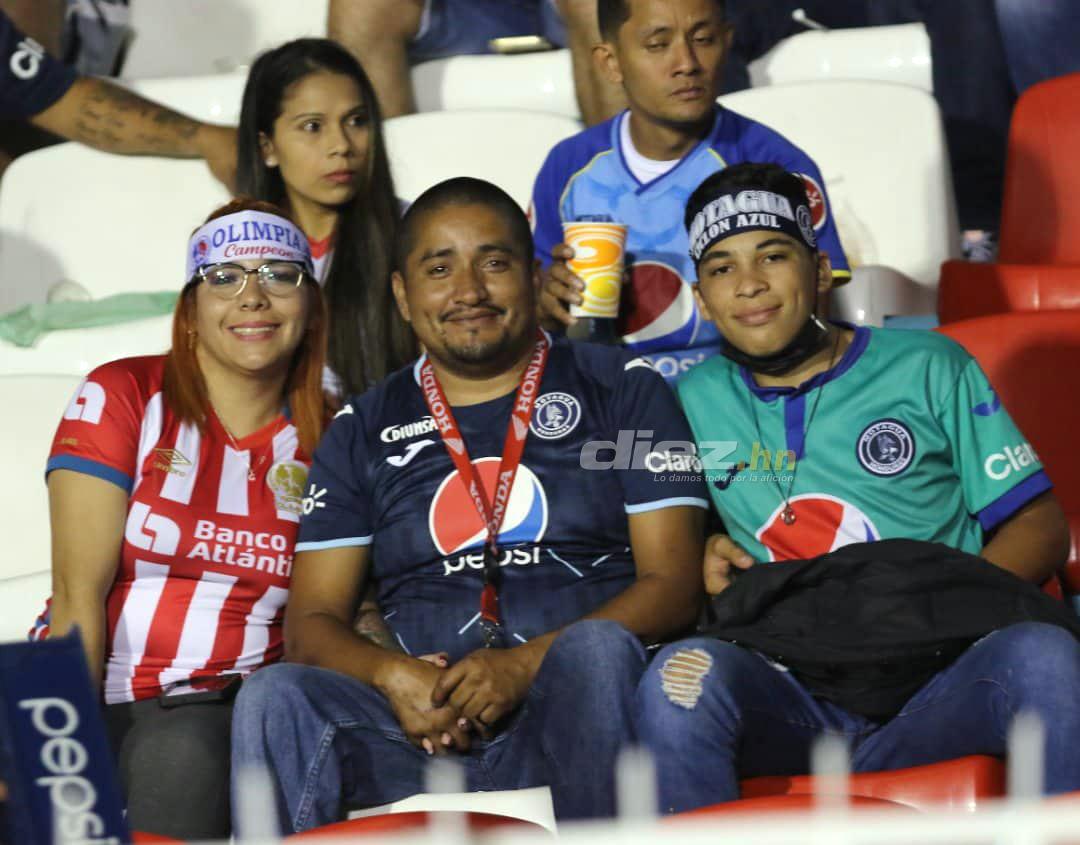 Selfies, belleza y comida: El hermoso ambiente que se vivió durante el Motagua-Olimpia; ¿quiénes son las tres chicas solas?