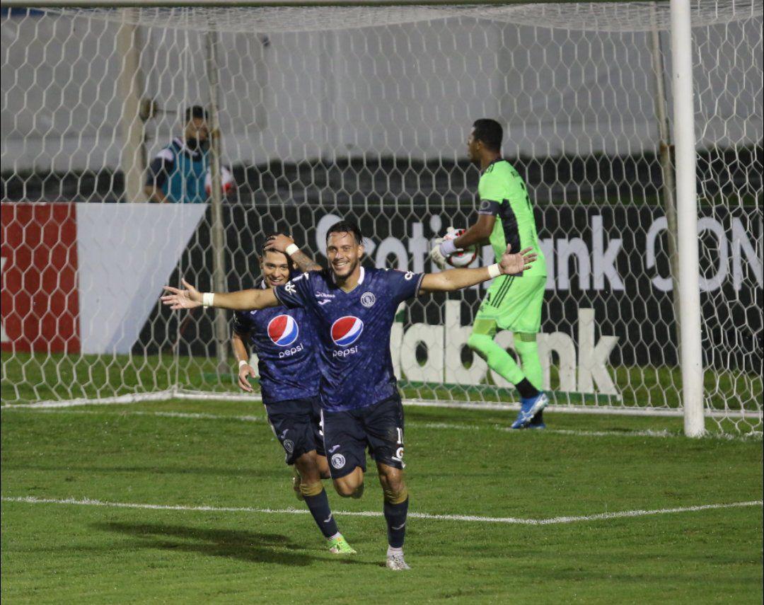 Cibao FC y su público trajeron salsa, bachata y merengue, pero en la cancha Motagua bailó sus goles al ritmo punta