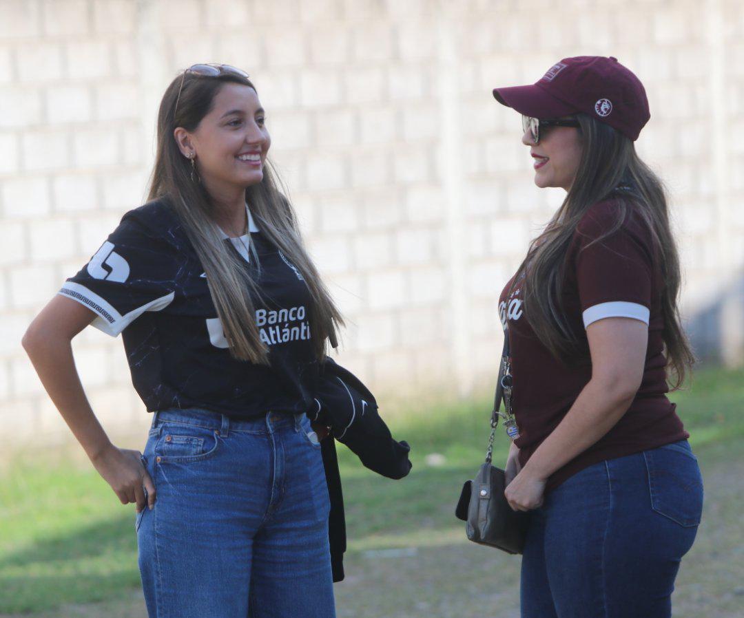 Olimpistas listas para ver jugar al León en Comayagua.