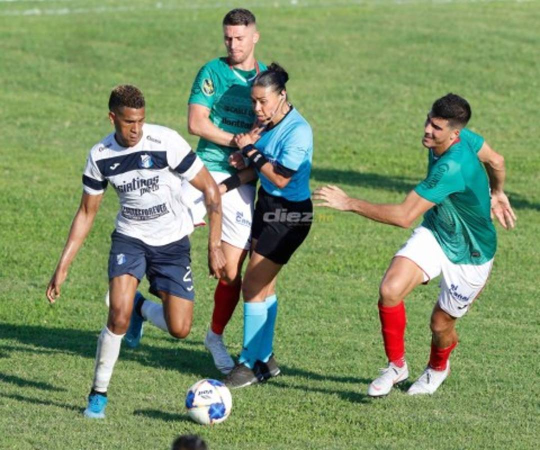 El fuerte choque de Melissa Pastrana y el desalojo en el estadio Carlos Miranda