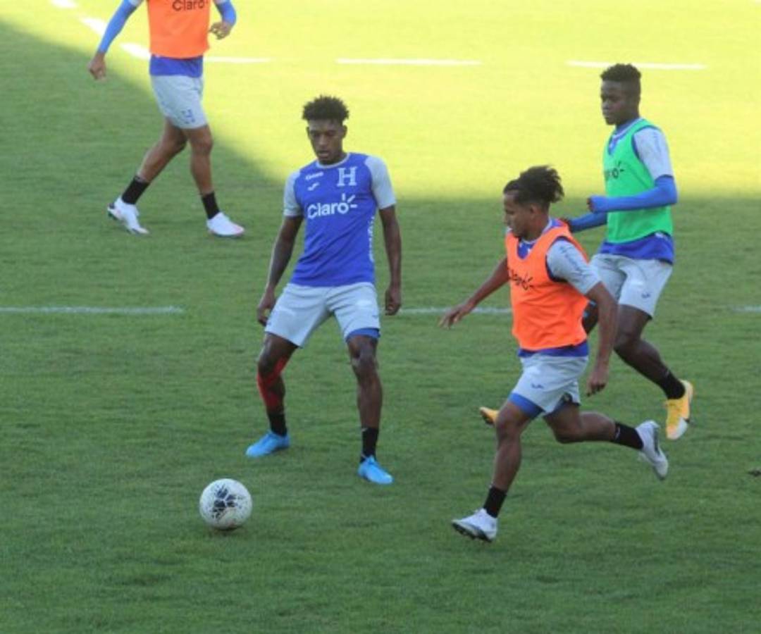 ¡Bromas, risas y un picadito! Así fue el entreno de Honduras previo al decisivo juego ante El Salvador