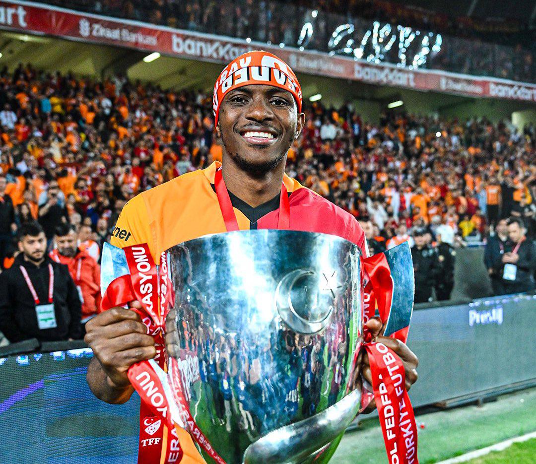 Luis Díaz suelta la bomba y sorpresa con Messi; Szczesny firma nuevo contrato y Di María vuelve a casa