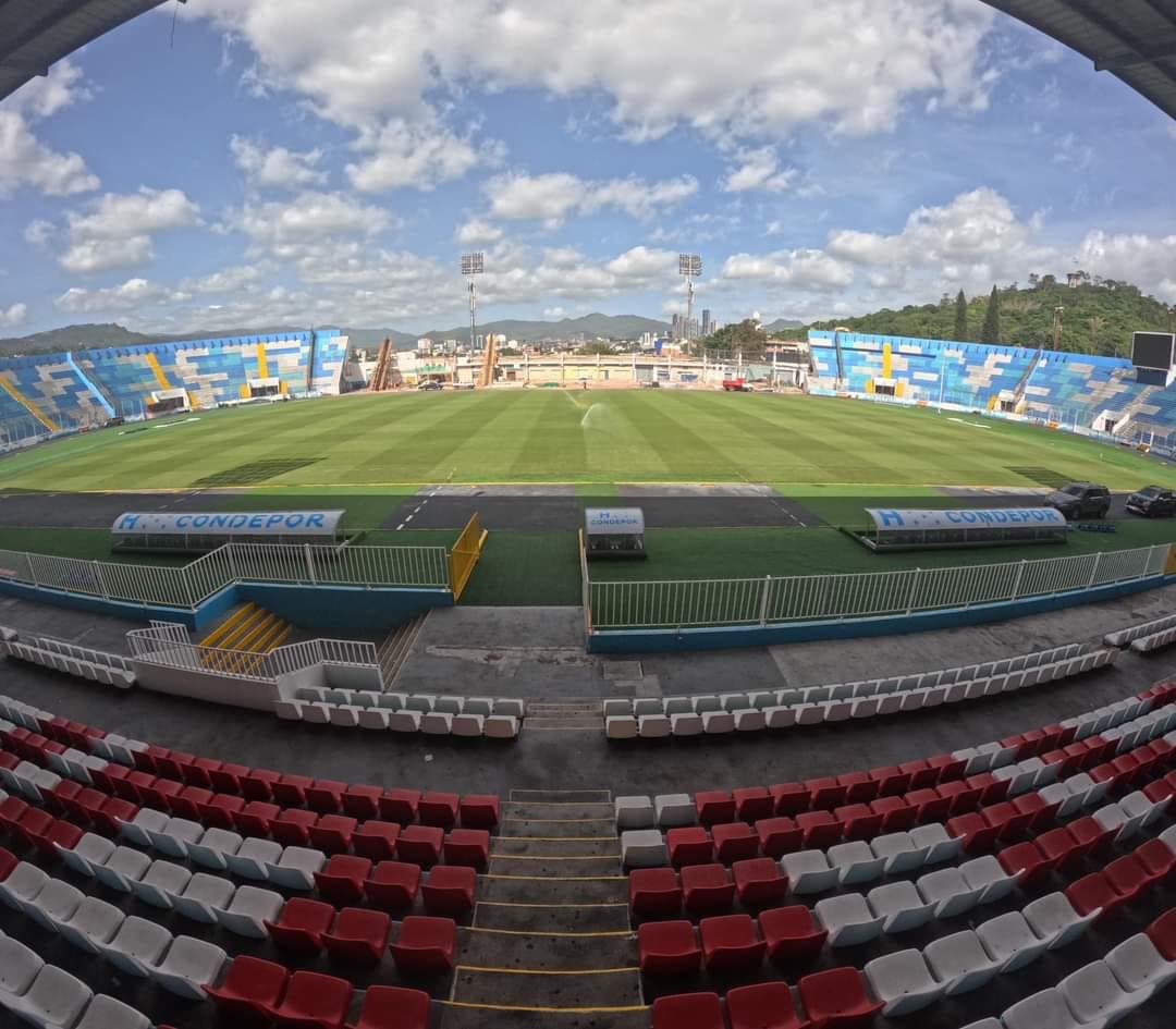 ¡Una mesa de billar! Así luce el estadio Nacional Chelato Uclés, su césped y gradería previo al inicio del Torneo Apertura