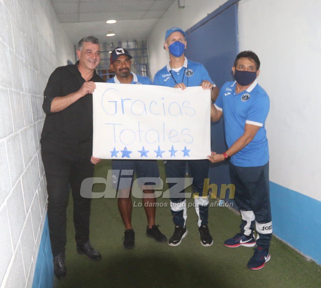 No pudo contener las lágrimas: Diego Vázquez llora y así fue captado en su último día como entrenador de Motagua