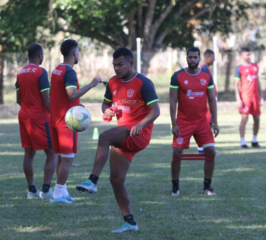 Mario Martínez es otra de las figuras que ostenta el Olancho FC. FOTO: Alex Pérez