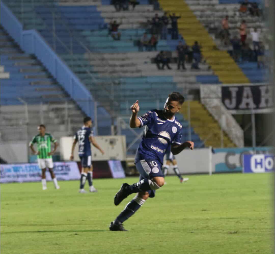 El motagüense que arriesgó su vida en el Nacional, el error histórico que recorrerá el mundo y el 'villano' del Marathón