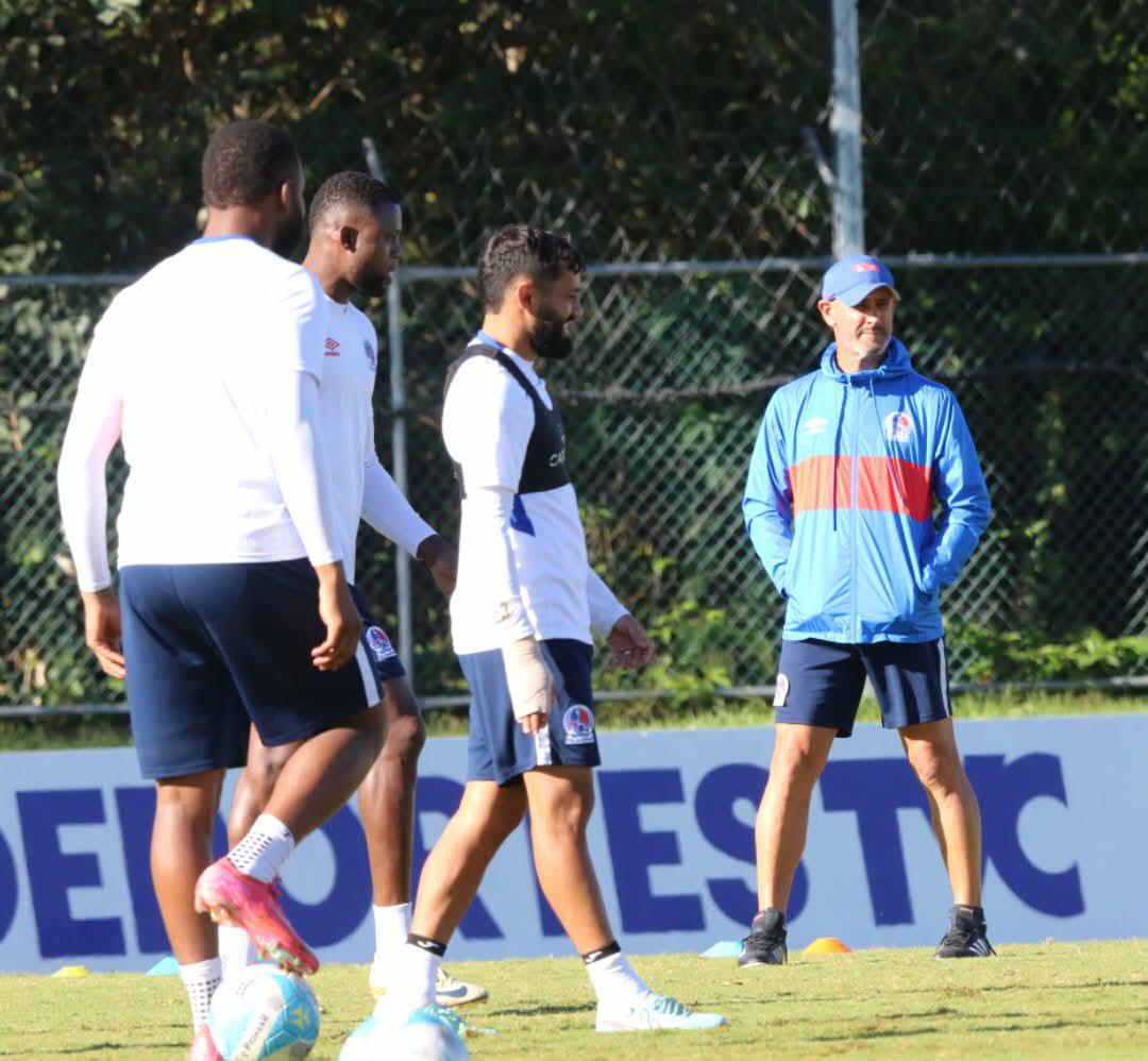 Espinel y las tres variantes que contempla en Olimpia para la gran final contra Marathón