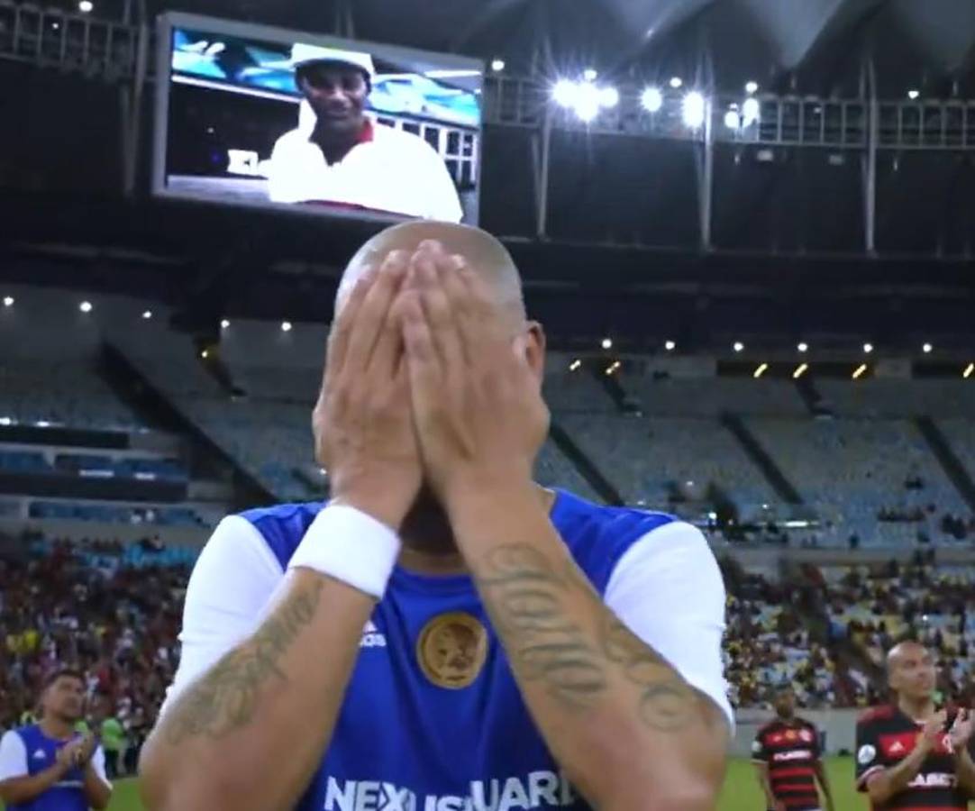 Así fue la despedida de Adriano: se ‘quiebra’ tras escuchar un mensaje de su padre fallecido y el reencuentro con Ronaldo