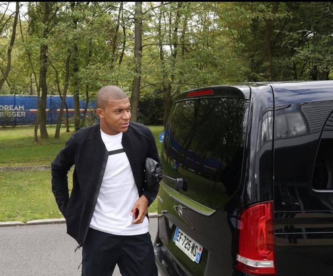 El único jugador del PSG que no lo hace: ¿Por qué Kylian Mbappé no conduce sus propios autos de lujo?