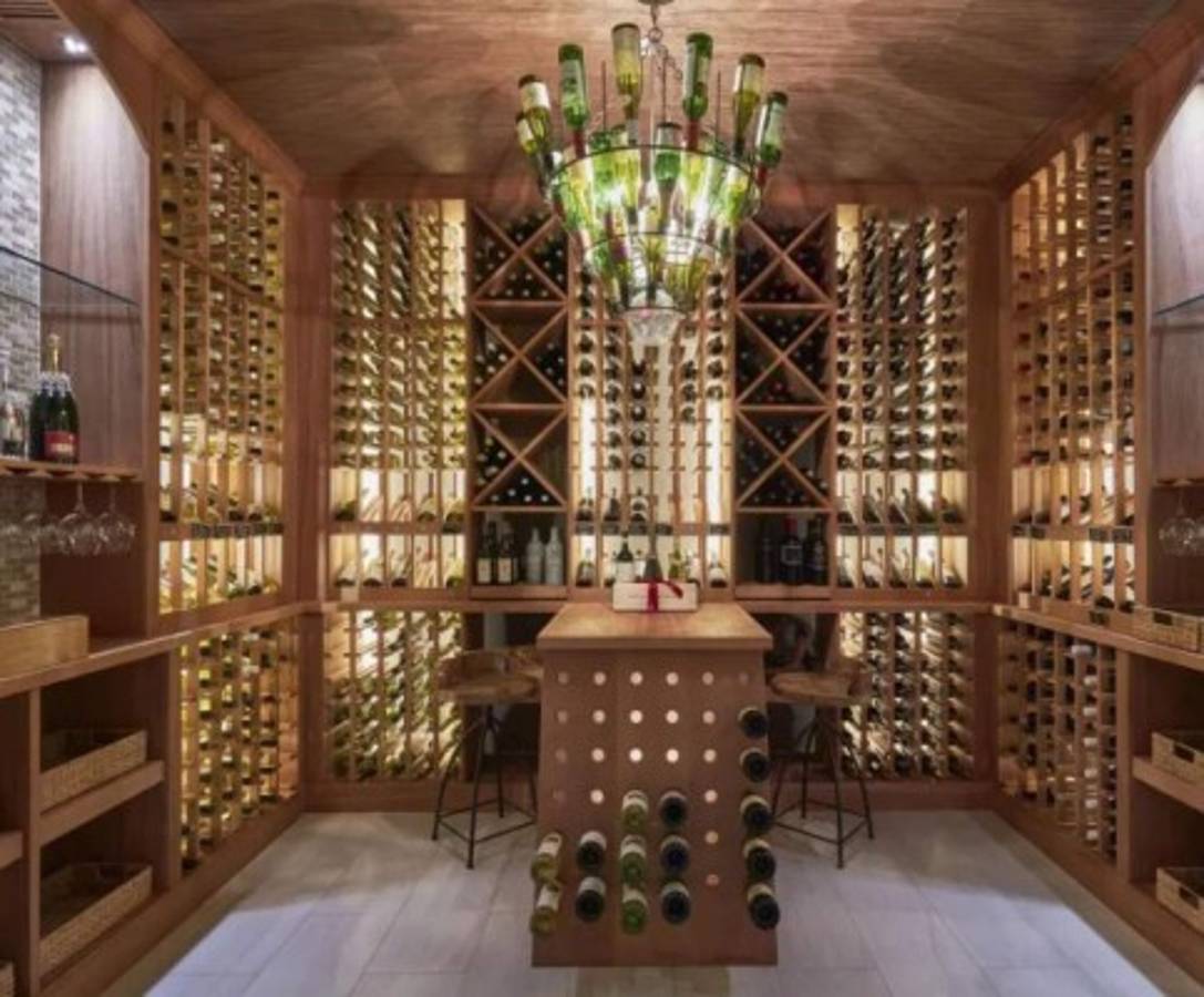 La infartante niñera sueca, ex de Tiger Woods, reduce el precio de su mansión para venderla