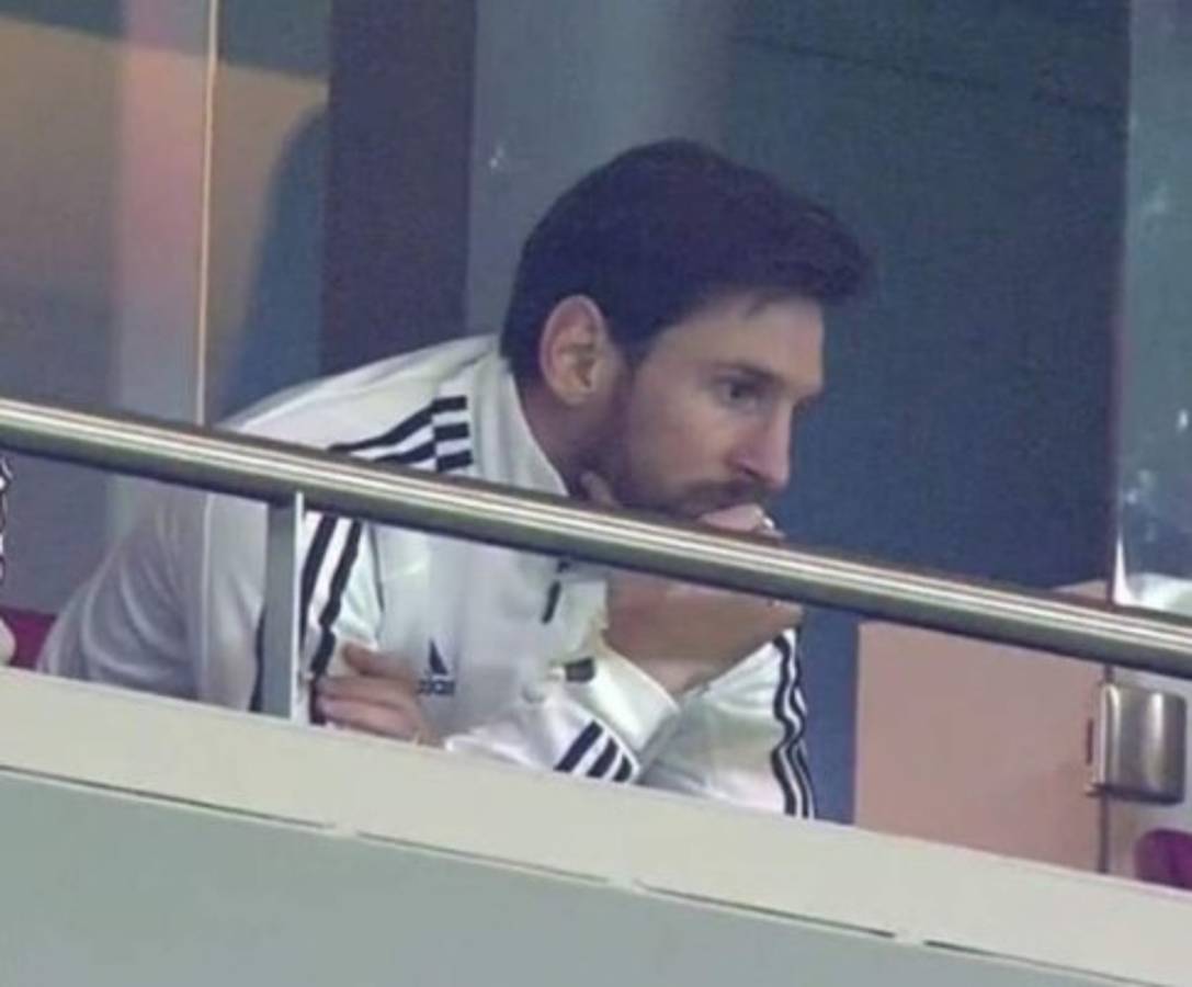 ¿Lágrimas? La tristeza de Messi en las gradas tras la goleada de España sobre Argentina