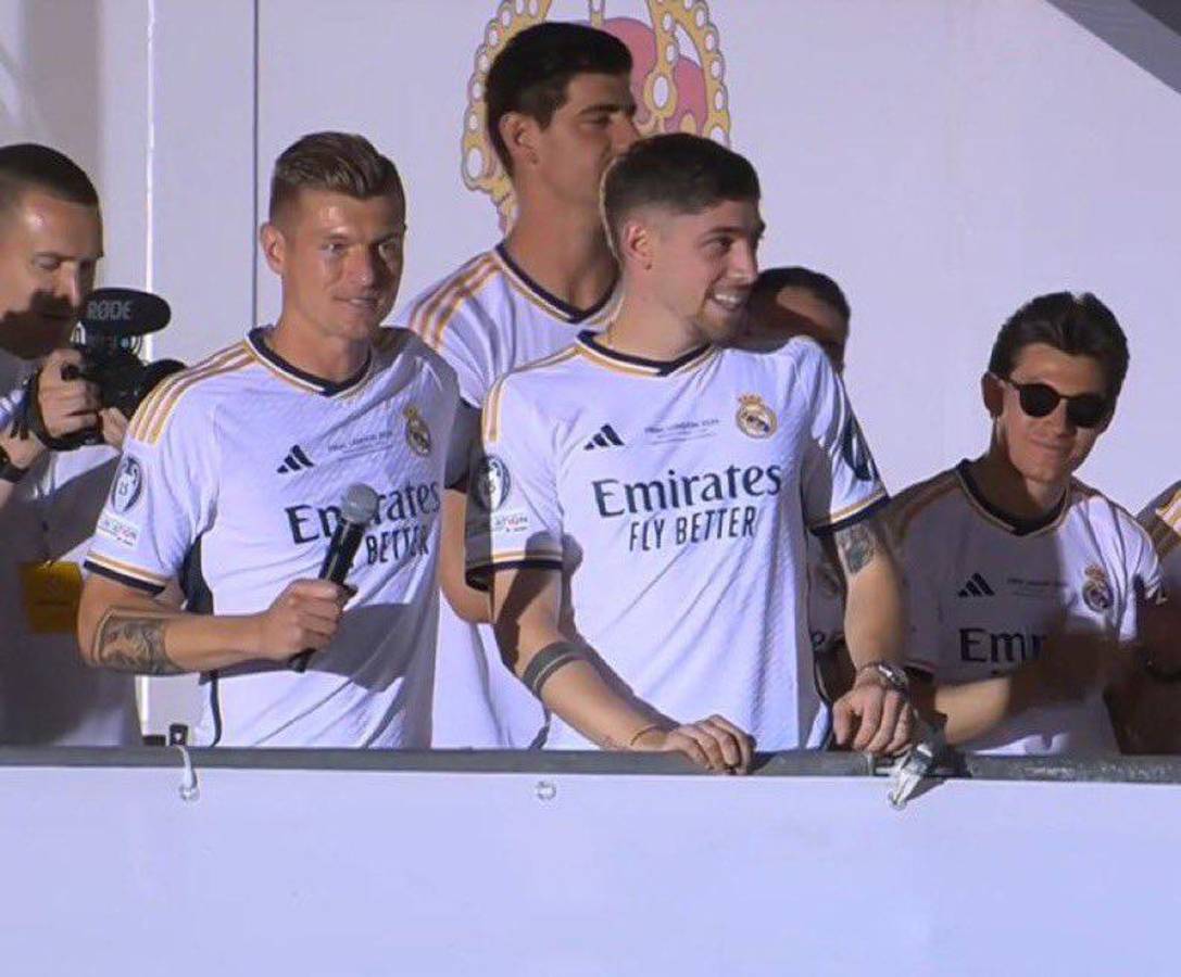 Real Madrid montó un fiestón en Cibeles: el puro de Ancelotti, Camavinga lidera los bailes y la despedida de Kroos