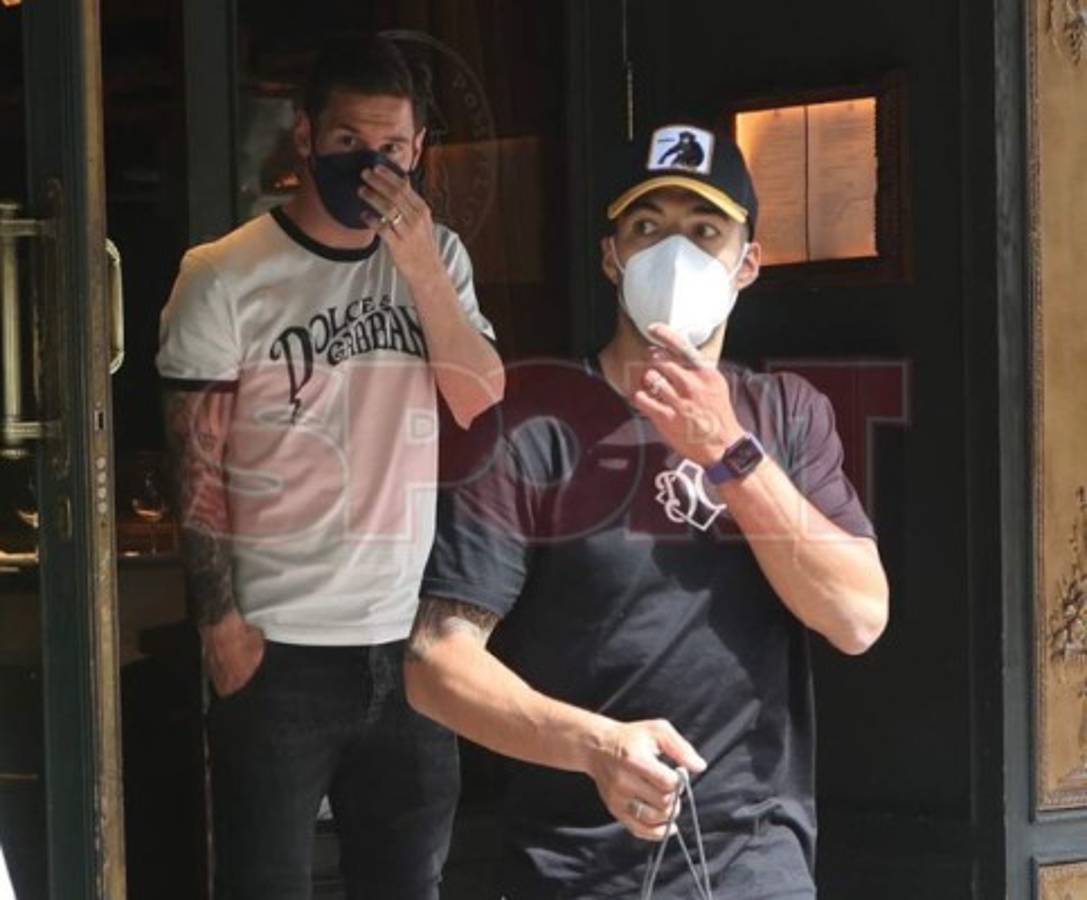 Con sus bellas esposas, fotos y autógrafos: La escapada de Messi y Luis Suárez en Madrid