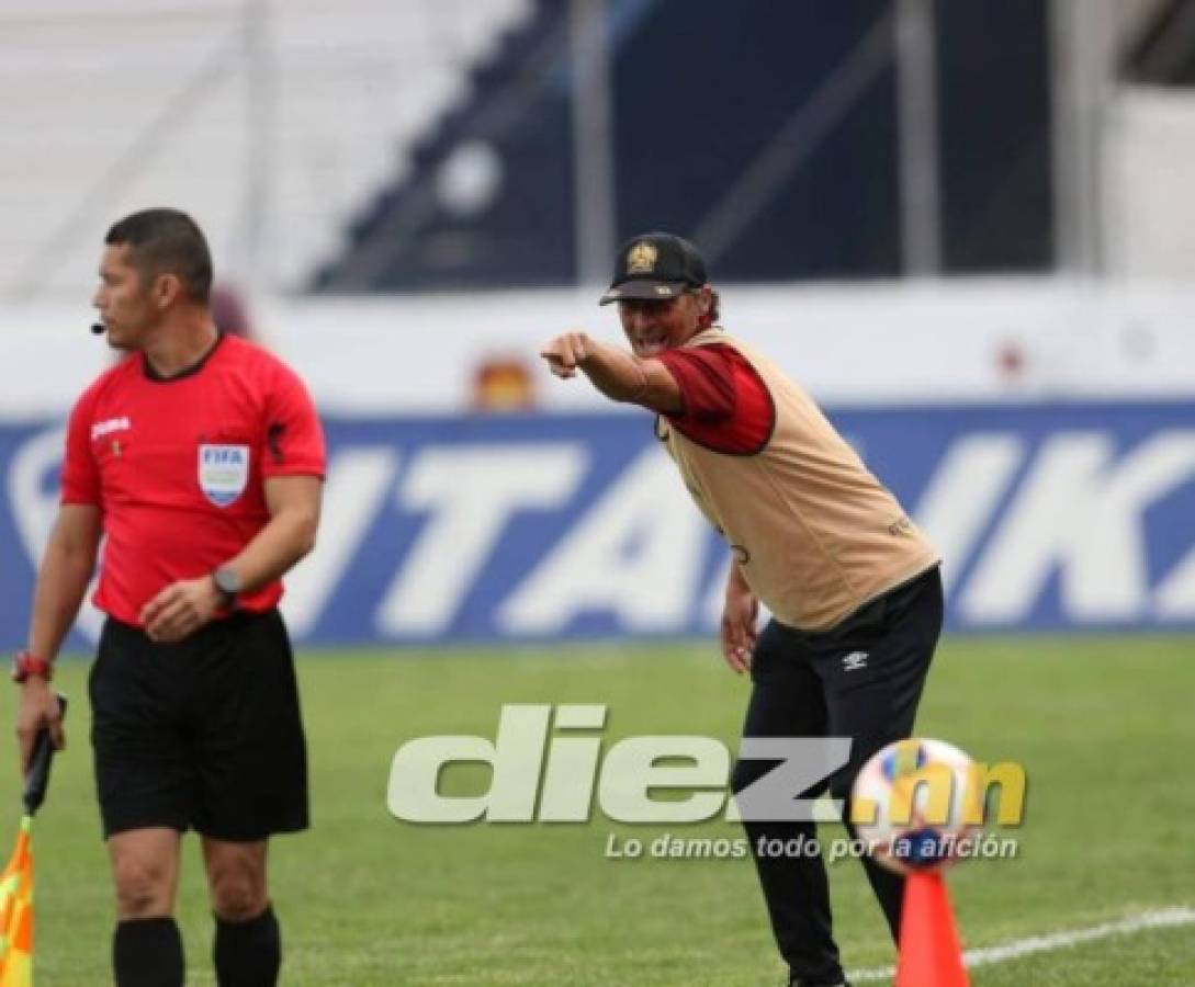 Tarde de locura en el Nacional: baile de Diego Reyes, abrazo de Troglio y las bellezas del repechaje ante Marathón