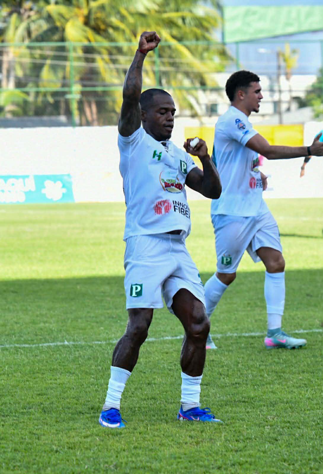 Las dos polémicas del FVS en Puerto Cortés, la 'selfie' del triunfo de Motagua y así de desolado lucía el estadio Nacional