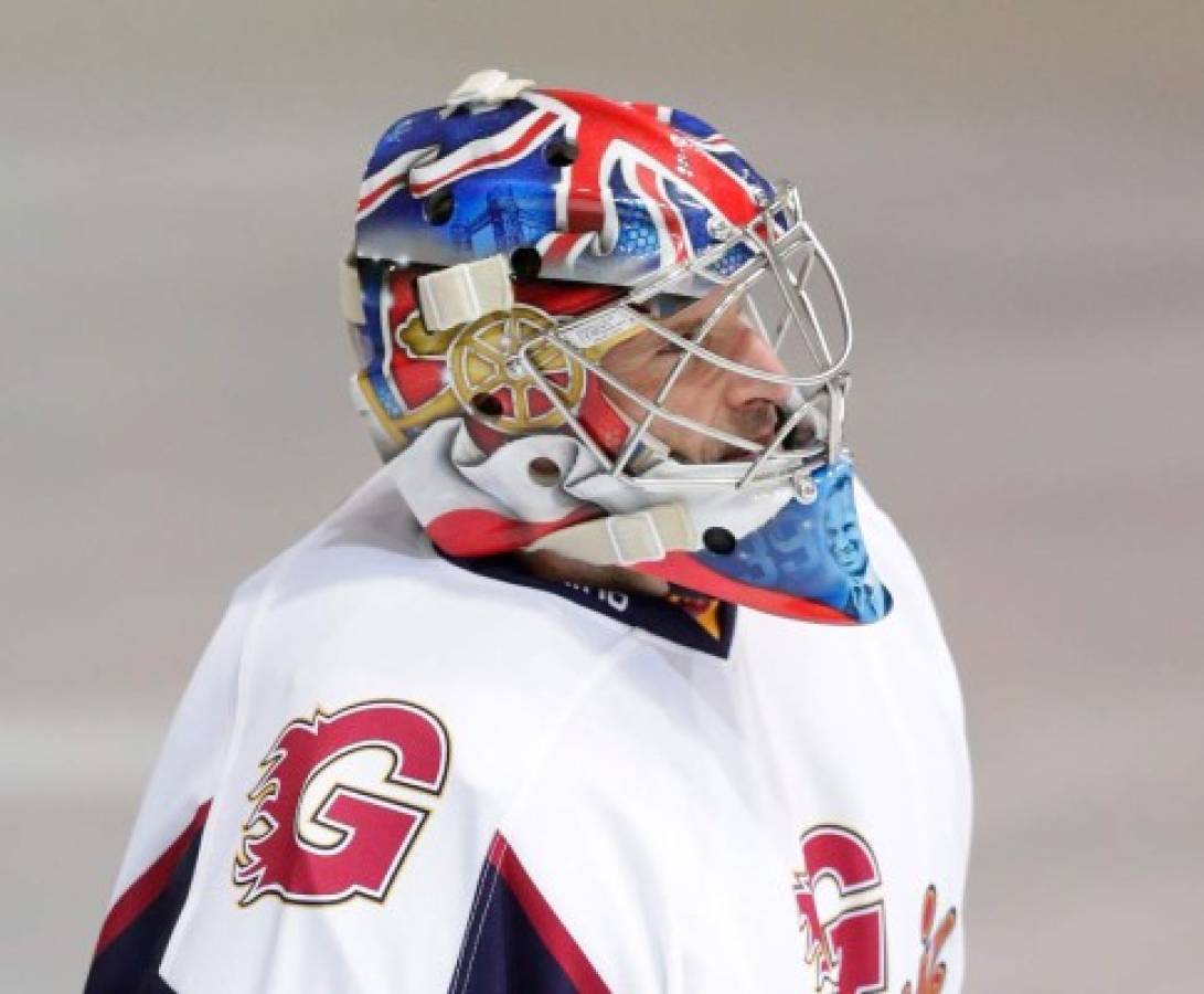 Así fue su debut: Petr Cech, de portero de fútbol a arquero de hockey sobre hielo