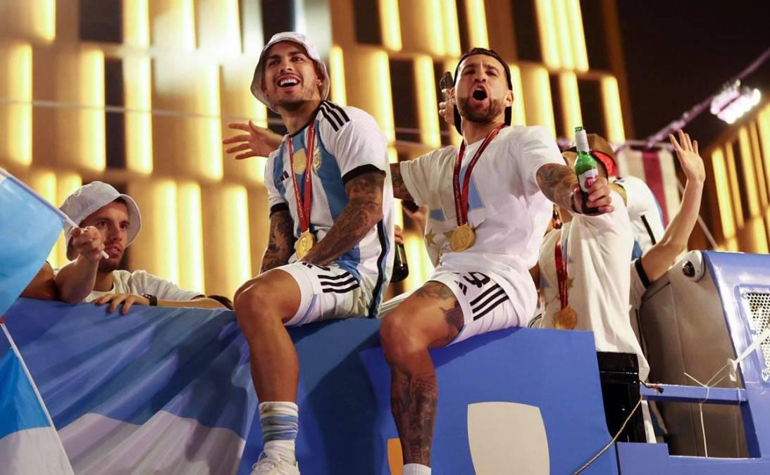 Camellos, alcohol y jeques: La exuberante caravana de la selección de Argentina en las calles de Doha