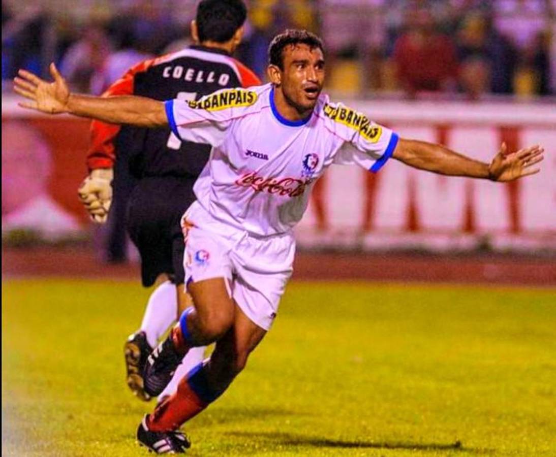 Jerry Bengtson le marcó al Vida y se acercó más al récord: ¿A cuántos goles está ahora de Wilmer Velásquez?