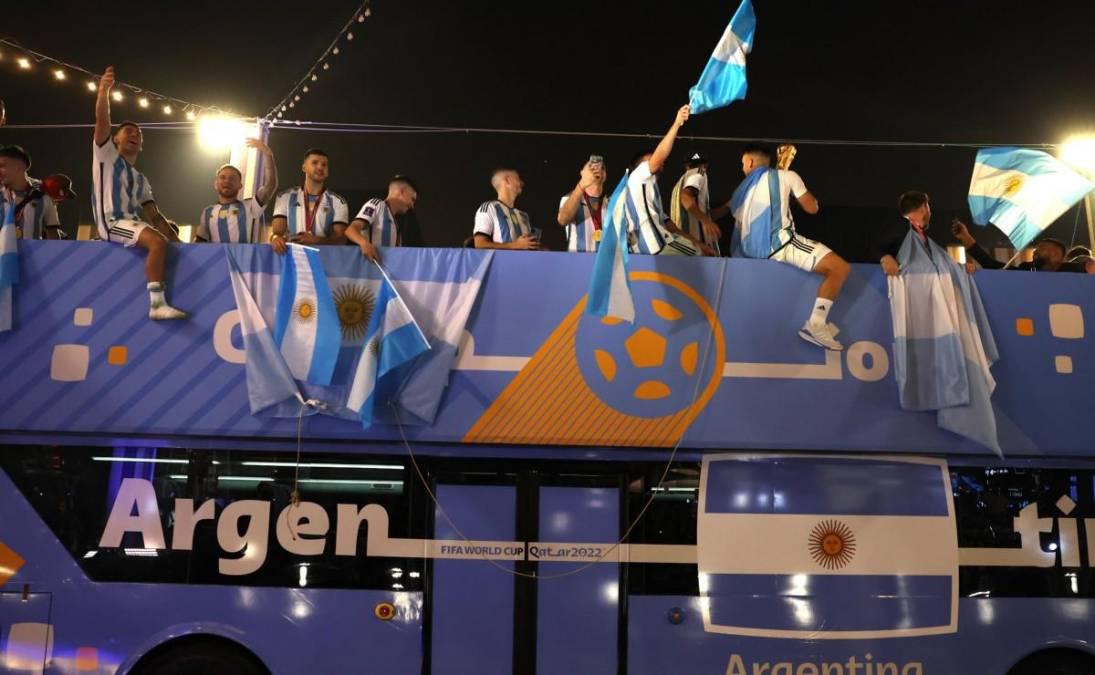 Camellos, alcohol y jeques: La exuberante caravana de la selección de Argentina en las calles de Doha