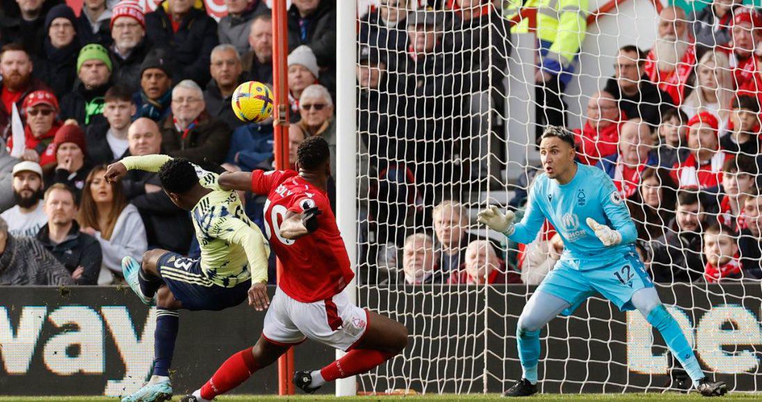Duro golpe en la cara, nuevo dorsal y termina MVP: Así fue el dulce debut de Keylor Navas en la Premier League (FOTOS)