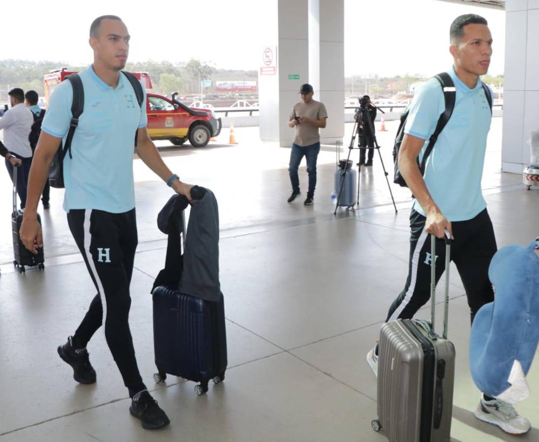 Los dos pelones en la Selección de Honduras tras el debut en las eliminatorias; la Bicolor viajó rumbo a Bermudas