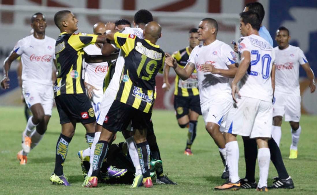 Real España acaba con el invicto del Olimpia