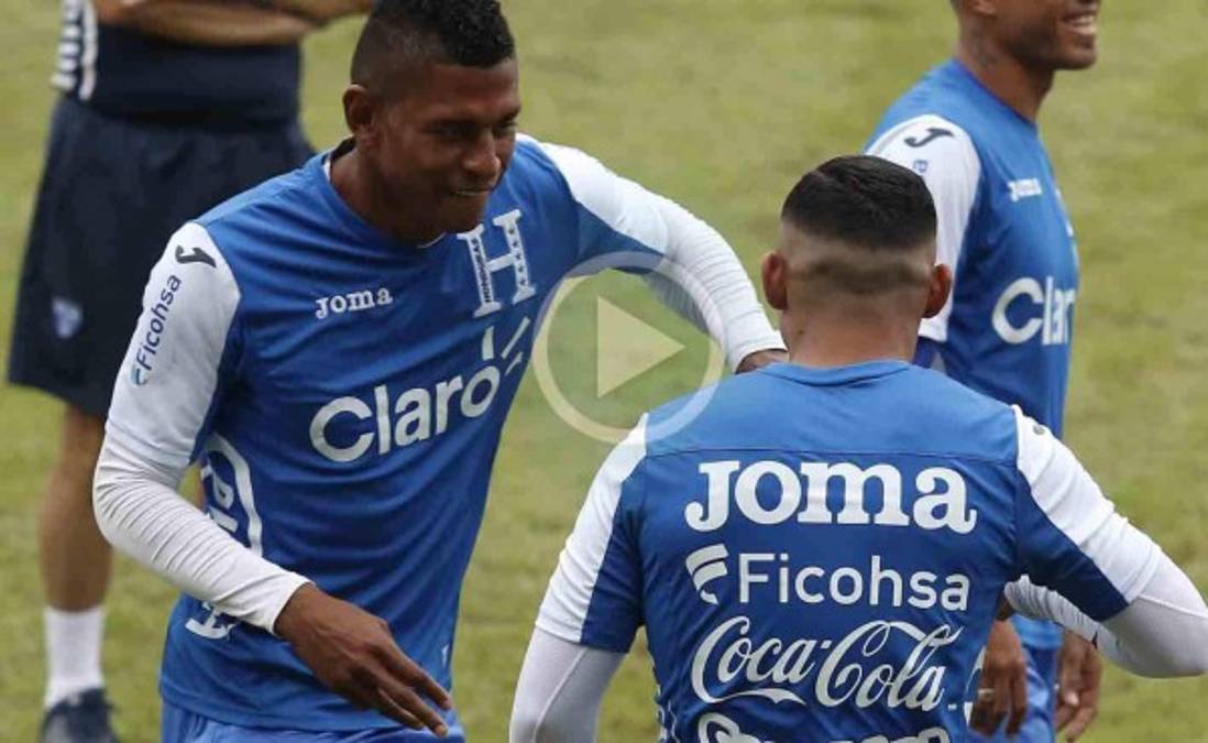 Video: Emilio Izaguirre y Carlo Costly juegan al piedra, papel o tijera