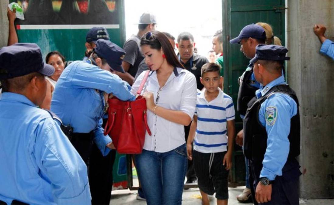 Lamentable y pobre la asistencia en el Yankel para el clásico sampedrano