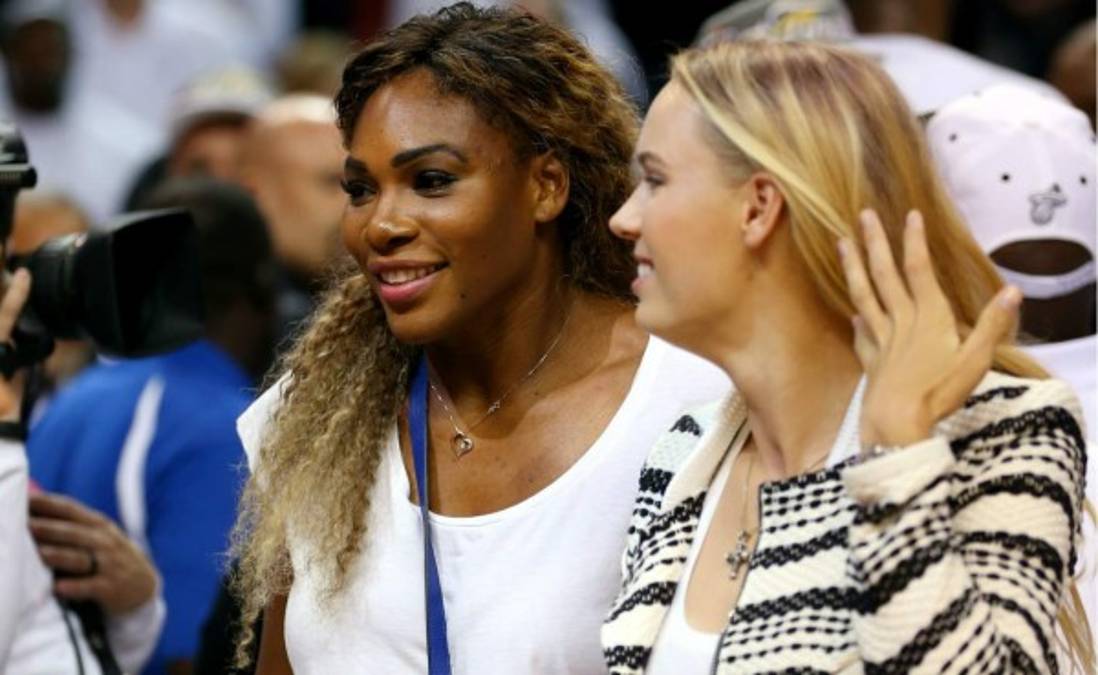 Serena Williams y Caroline Wozniacki celebraron con los Heat el pase a la final