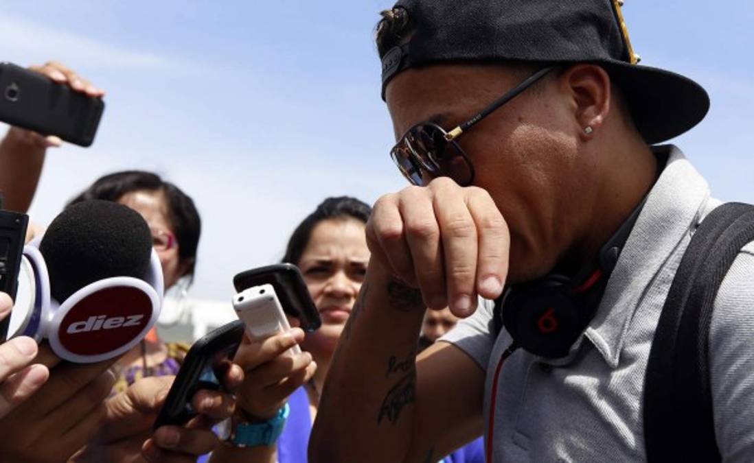 Arnold Peralta regresa a Honduras llorando