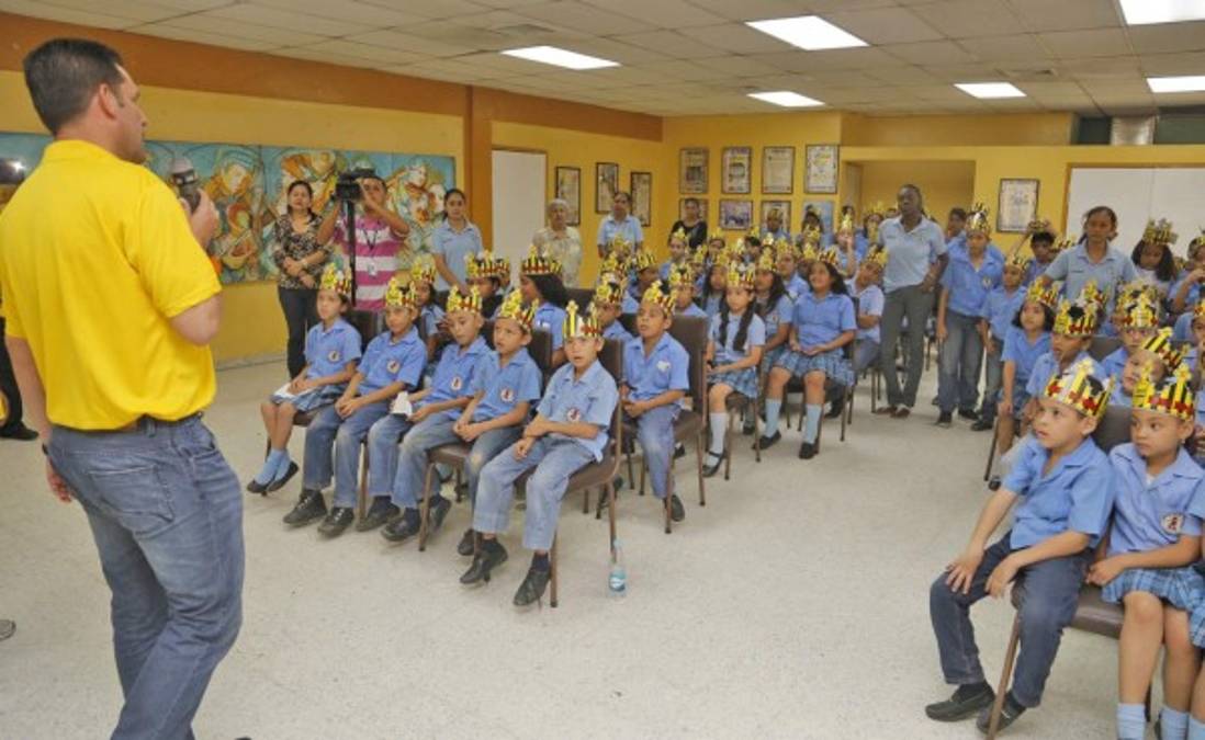 El 'Sheriff' cautiva a los niños de Guardería Infantil con su testimonio