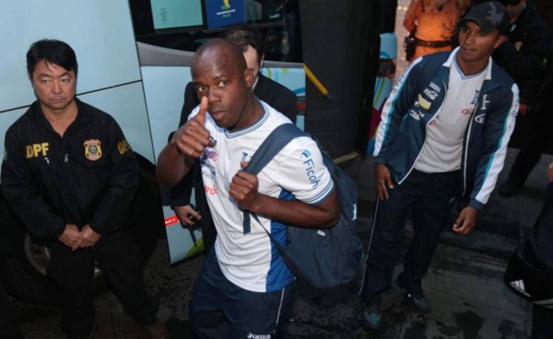 Helicópteros custodian a Honduras hasta su hotel en Curitba