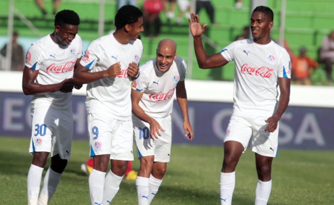 Olimpia golea al Vida y sigue firme en el liderato