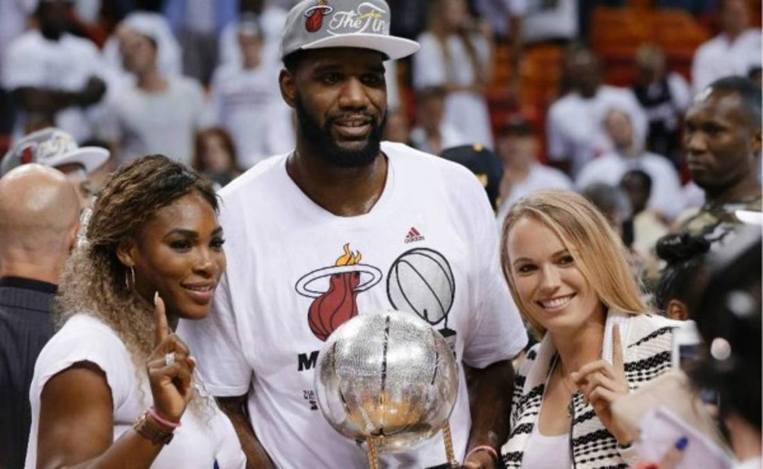 Serena Williams y Caroline Wozniacki celebraron con los Heat el pase a la final
